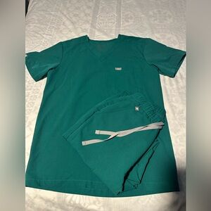 Figs  Green scrub Men's jogger set top XS pants S